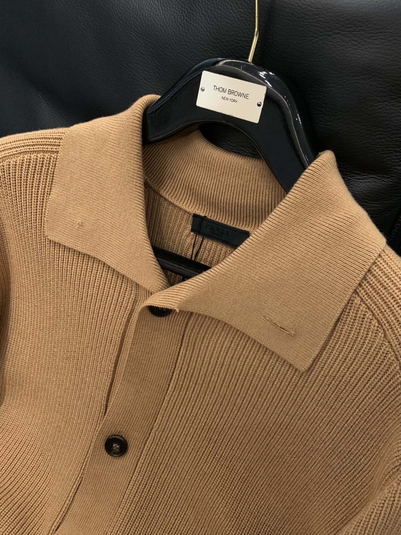 Pra*a sweater